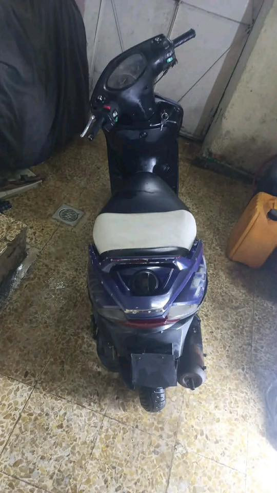 السلام عليكم ماكس 140 مكينه بلاد ما مفتوحه دراجه نضيفه وحلوه سعرها475 وبيها مجال الشراي يتصل عل رقم 0773 602 2456
او يعلق واني اطبله
