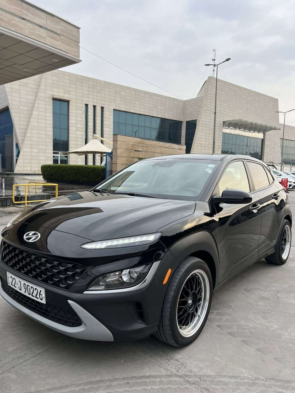 HYUNDAI KONA 2022
سلام عليكم شباب للبيع فقط لسياره كلش جديده 
حادث امريكا فقط مواصفات رادر توقف ذاتي تنبيه عنده الخروج من المسار ويل كب رياضي BBS 
بدون يرباك كلها سليمه بدون تكحيل بدون بارد 
تبريد بلادي ثلج محرك دوش ألفين المرغوب 
رقم أربيل تحويل أو وكاله مضمون مكان السياره بغداد شارع فلسطين أو القاهره السعر (140)
رقمي***********
