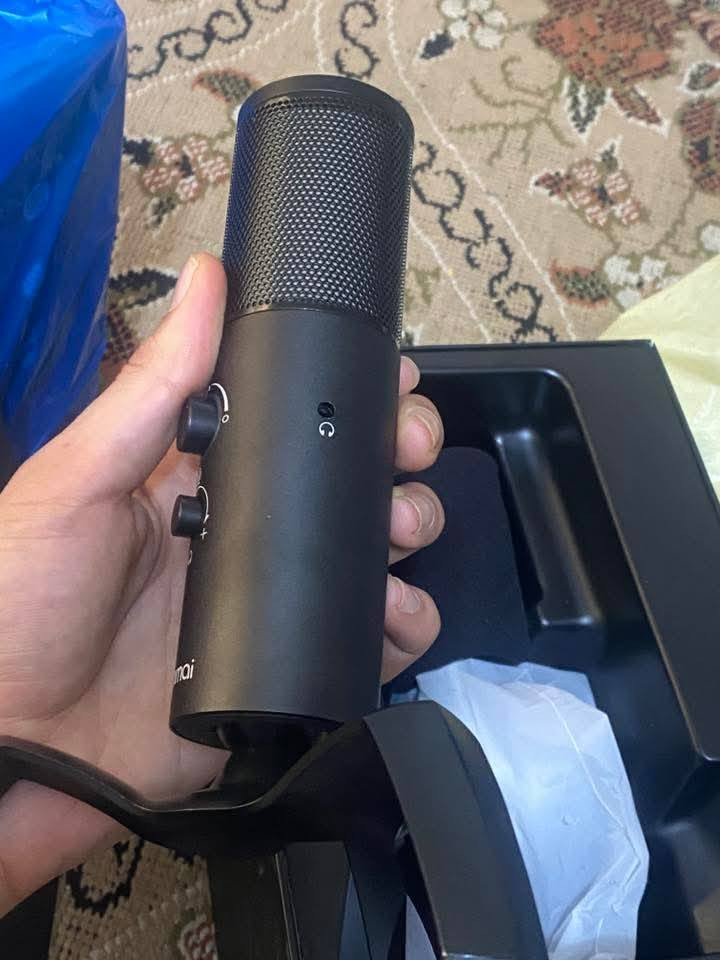 هذا هو ميكروفون مكثف للألعاب Yanmai Q18 بمنفذ USB وإضاءة RGB.الاستخدام: مصمم خصيصًا للبث المباشر، الألعاب، البودكاست، وتسجيل الصوتيات بجودة الاستوديو.المميزات: يأتي مع زر كتم صوت يعمل باللمس، وأزرار للتحكم في مستوى الصوت، ومنفذ لسماعة الرأس للمراقبة المباشرة.التوافق: يعمل بنظام التوصيل والتشغيل (Plug & Play) عبر USB، مما يجعله سهل الاستخدام مع أجهزة الكمبيوتر.سعر 60 الف


**إذا كنت صاحب هذا الإعلان وتريد حذفه لأي سبب، رجاءا أرسل رسالة إلى الدعم الفني**