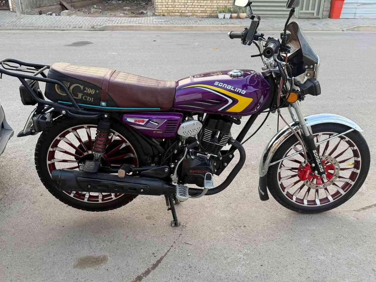 سلام عليكم دراجة26 سولنك200 ضاغطة وزنجيل دراجة زيرو ماشية اقل  لالف كيلو دراجة كفالة عامة اوراق كاملة  سعر600 وبيه مجال قليل مكان بغداد احسينية لراشدية ***********
