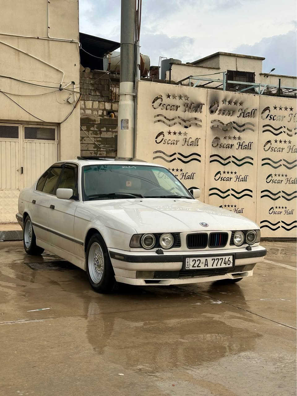 سلاوو لە ئاشقانی بیئێم  
ئەم بیئێمە مۆدێل 1990 بۆ فرۆشتن 525 گێڕعادیی  سلاید تەبرید کوشن جلد ڕەش و بێجی سەیارەکە کامل کراوە 1995  تا بلێی  هەیکەلی جوانە کێشە و مشکیلەی نیە 
٦ پلاکی تازە نۆزلەکانی هەمووی تێست کراوەتەوە بانسی تازە
 فڵچەی تازە لایت بەرزو نزم لید و زینۆن بێ مشکیله
ڕەقەم سەنەوی ژینگە ڕێگەو بان تا 2030 تازەیە بەشەرتی تەحویل ١ دینار غەرامەی تیا نیە 
١چەمەلەخی داوەوە ئەزێتێکی بچوکی هەیە ناوی نەگرتووە زۆر جوان چاکراوە کامل بۆیاخە 
***********
سعری ٧٢ گەلایە 
هەمووشتێکم سەبارەت بە سەیارەکە نوسیوە. مشتەری نی سەری خۆت و منیش مەیەشێنە السليمانية, العراق
