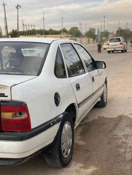 السلام عليكم
فكترا موديل ١٩٨٩ محرك ١٨ بيها خيط تبخير شرط التحويل 
مكاني سامراء سعر ٢١ وبيها مجال ***********
