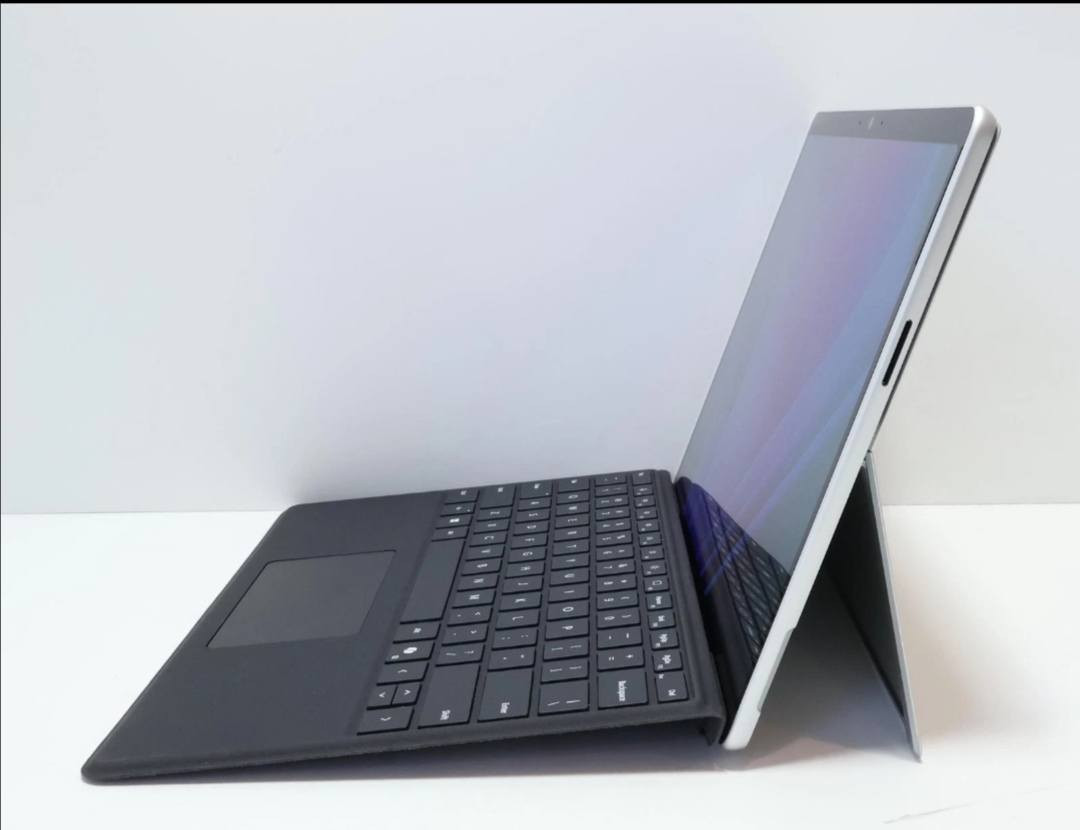 💎 Microsoft Surface Pro 11 – أقوى إصدار بمعالج خرافي جديد
*********** واتساب

المواصفات :
⚡ المعالج: Snapdragon X Elite أداء سريع + بطارية جبارة 🔋
🖥 الشاشة: OLED ألوان نارية ودقة عالية تخليك تعيش التجربة
🧠 الرام: 16GB
💾 الخزن: 1TB SSD سرعة ومساحة بدون حدود

🎁 البكج كامل:
✔️ تاب
✔️ كيبورد أصلي
✔️ قلم أصلي
جهاز عملي للدراسة 📚 والشغل 💼 والمونتاج الخفيف والتصميم
خفيف – أنيق – بطارية تدوم ساعات طويلة🔥

💰 السعر: 1,450,000 دينار عراقي فقط
إذا تريد جهاز فخم يجمع بين التابلت واللابتوب بأداء جيل جديد… هذا اختيارك الصح
