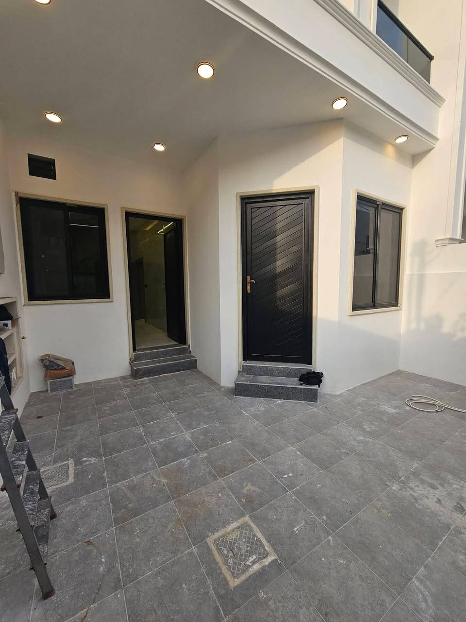 بيت للبيع في حي الاخاء قرب سايدين اربيل
موقع مميز 

بناء فول حديث 2025 سند طابو الزهور 

مساحه البيت 150 متر واجها 6 متر 

يحتوي البيت ع استقبال وهول وغرفتين نوم ومطبخ وصحيات ومناور وكراج سياره 

طابق الثاني هول و3 غرف نوم وصحيات ومناور وبلكون وبيتونه 

يحتوي البيت ع 

نظام كاميرات 

نظام سبالات 

نظام دشات 

نظام دكتات 

نظام غسالات 

للاستفسار عن سعر البيت الاتصال ع الرقم 

***********

***********
