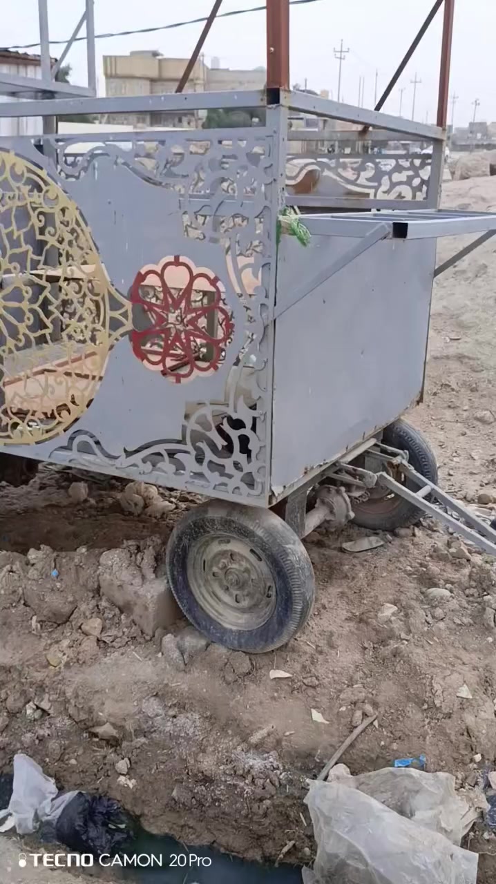 سلام عليكم  عربانه البيع جاهزه فقط بس تايرات مابيه  السعر  بربعميه بيه مجال اتصل على رقم  ***********
