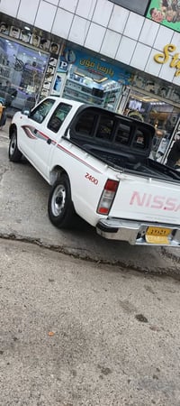 نيسان • ٢٠١٠ • بدون صبغ