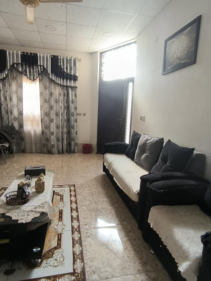 بيت للبيع حي واسطي قرب حسينية ام البنين
مساحة200 متر مربع زراعي 25 طابق واحد خريطة فول
 ثلاث غرف نوم احدها تحوي حماما ،هول وصالون ومطبخ وحوش وصحيات داخليه وخارجية  بسعر مناسب 
للاستفسار اكثر ***********
