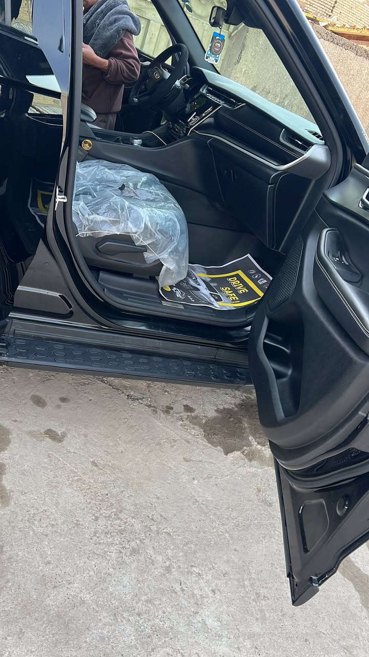 السلام عليكم جيب لمتدد موديل 23 فول سيارة 5 راكب بدون دواخل بدون اربالك بدون صبغ علية تغليف سيارة ماشية 17 الف سيارة جديدة بيه سونار مال الباشا سعر 355
***********
