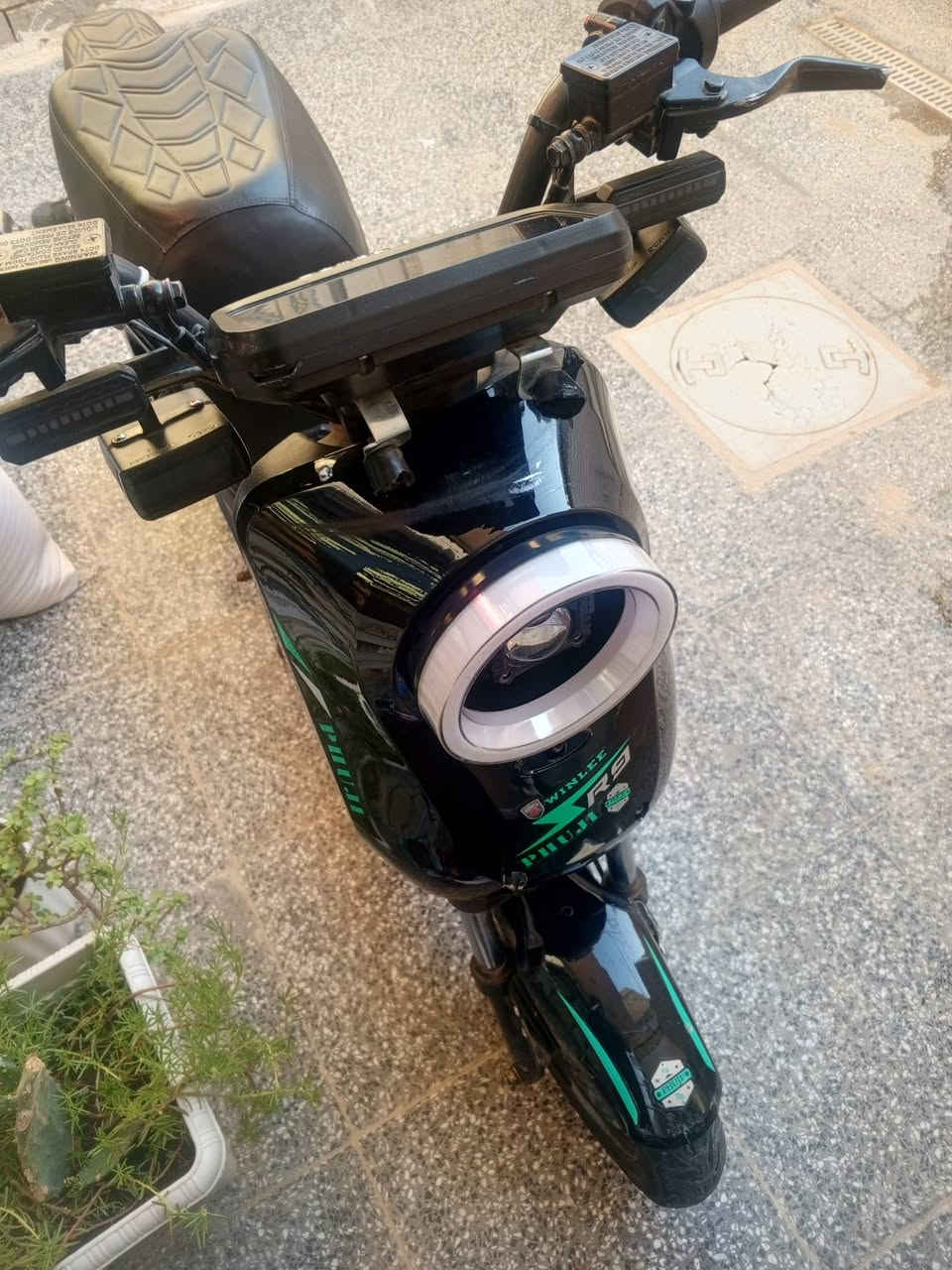 سلام عليكم درجة شحن للبيع R9 بيهاا خدوش بسيطه وسعر 300 وبيهاا مجال ومستعجل عله بيعتهاا 
رقمي *********** تواصل وتساب
