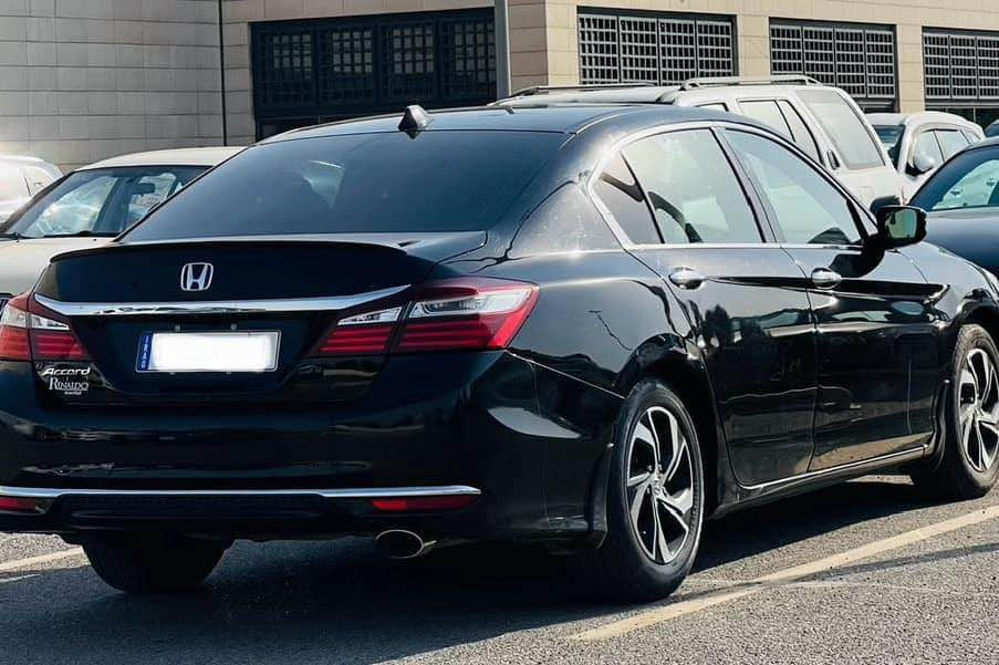 Honda Accord 2017 هوندا اكورد
مكينة ٤ سلندر ٢،٥
گير أوتوماتيك
ماشية ٩٥ مايل
گير محرك و كل شي ب شرط
صور حادث مرفق مع المنشور
واحد جملخ خلفي صبغ بدون دواخل 
فقط برشوت بردة طاگ
سيارة ما بيها مصرف حتى طخم تايرات جديدة
سيارة مواصفاتها معروفة
و عليها سويجين
سعر ١٢٩ $
عليها ١،٥٠٠،٠٠٠ دينار غرامة
مكان دهوك 
تلفون
0751 883 5563 دهوك, العراق
