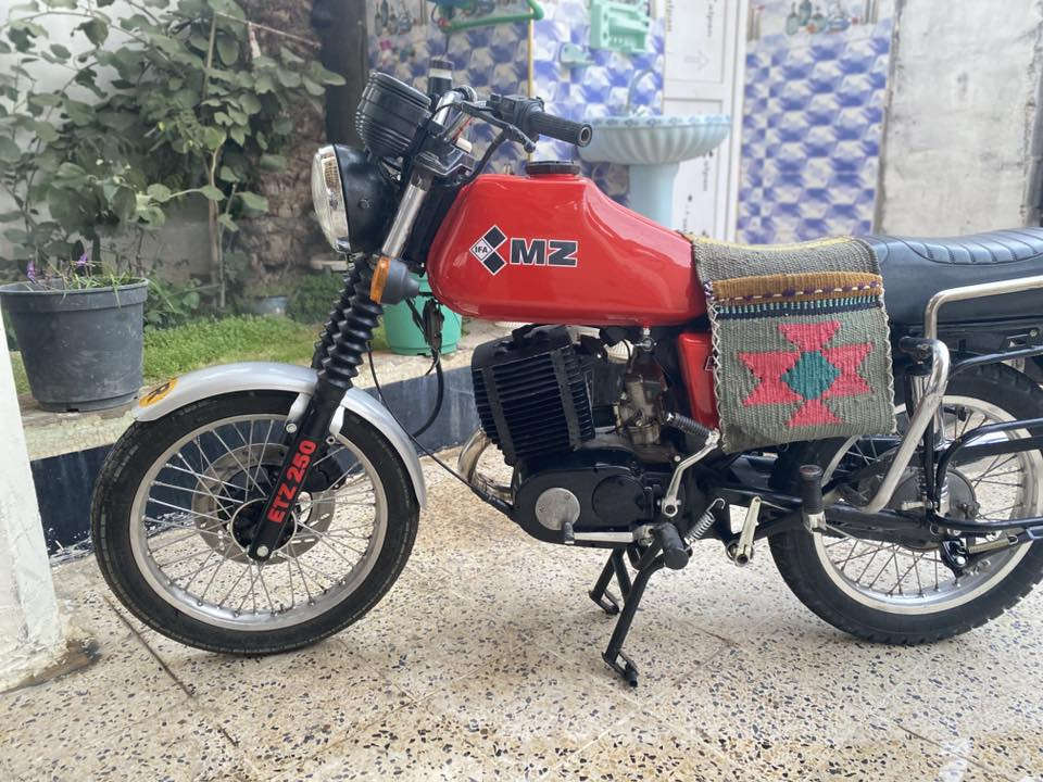 سلام عليكم دراجة امزد 82 للبيع مقدم دسك دراجة نضيفة اكثر من الصور كهربائيات كلة شغالة دراجة ناعمة خير من الله رقم و سنوية ابيع بدون مكاني ديالى سعر 2100 مليونين و مية  رقمي (***********)
