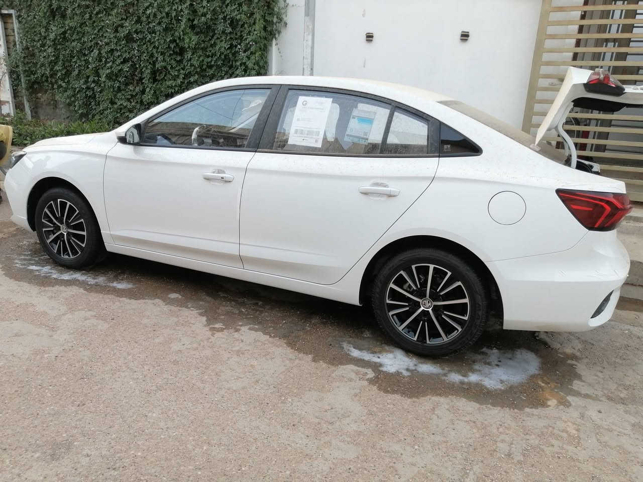 السلام عليكم للبيع mg 5 بلاس موديل ٢٠٢٥ رقم بغداد الجديد سنويه جديده بأسمي تحويل ثاني يوم مواصفات السياره معرفة

بعدهه بضمان الشركه 6 سنوات
بصمات عدد٢
بصمه تشغيل بصمه أبواب بصمه صندوك هند بريك هولد
داخل ابيض لونين 
حساسات خلفيه
شاشه كبيره كاربلي
اشاير بلمري
ويل كب كروم
السياره ماشيه ٩الاف ونص أخت الزيرو عله وضع الشركه الارضيات جدد بعدهن بلصندوك
 بيهه بنيد صبغ بدون حادث واكع عليهه خشبه وعندي صوره قبل الصبغ  وشخط بلباب واثرطلقه صغيره بلقماره السياره جديده كلش السعر ١٠٨ وبيهه مجال مكان السياره بغداد العامريه للاستفسار رقمي *********** ابومريم
