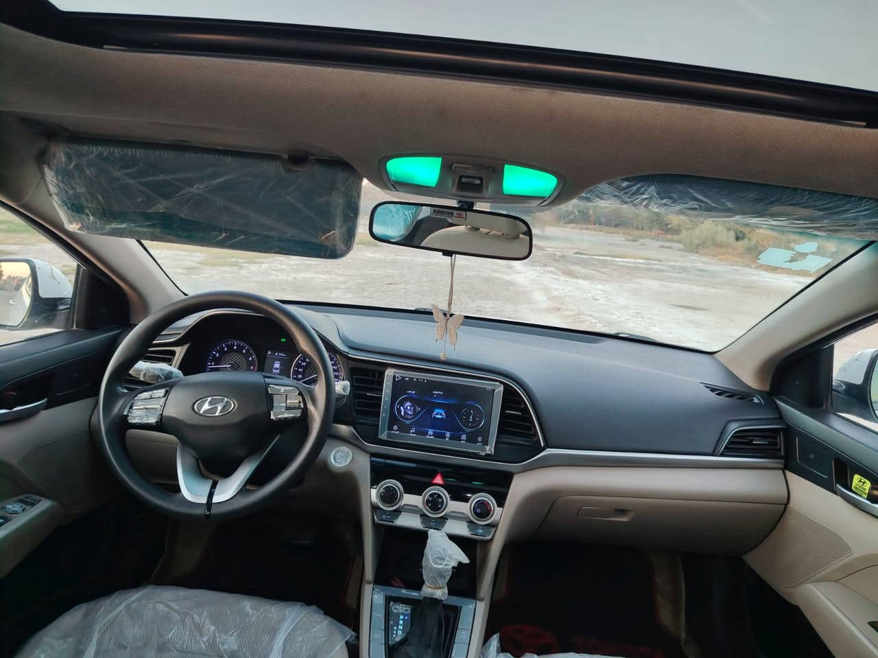 هونداي الانترا خليجي موديل 2020 رقم ذي قار حره تحويل ثاني يوم كفاله عامه من الضربه والصبغ والفتح والبارد مكينه وكير مكفولات على الشركه ما مفتوح برقي بيهن سيارة جديدة كلش واحلا من الصور حدادة وتخم تاير جدد السياره فول مواصفات فتحه بصمه 5ويل كب بعد بيهه مواصفات هواي مكان السياره ناصرية مركز خلف الجامعه السعر 160 ‏ للتواصل ‪***********‬‏ ملاحظة  إذا طلع شي خلاف كلامي أتحمل كافه المصاريف
