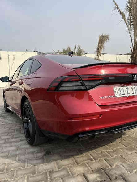 سلام عليكم ورحمة الله هوندا اكورد هايبرد موديل 2024 فول سبورت حادث بنيد مبدل نفس اللون اصلي ماشيه 16 كيلو متر رقم بغداد تحويل مباشر مكاني بغداد العامريه *********** ❤️
