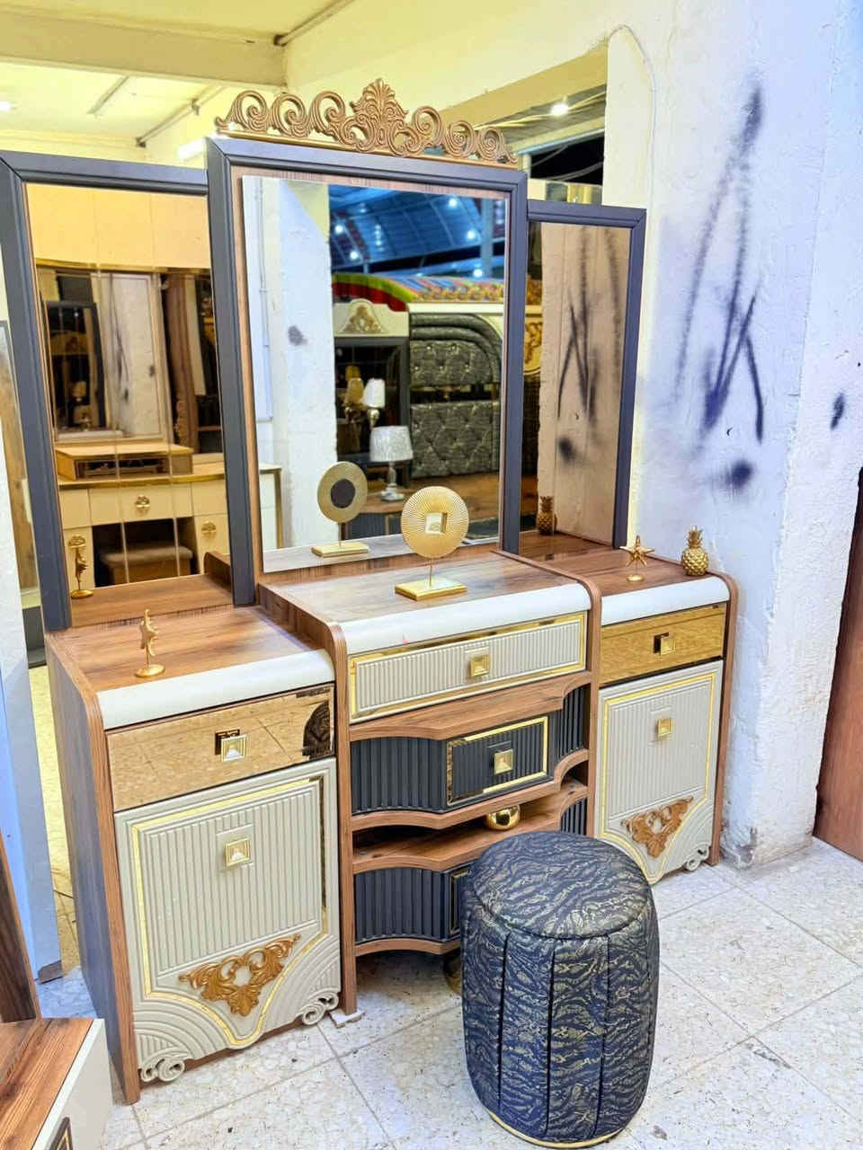 ✨ غرفة تركي  اصلي صبغ حراري  11 قطعة ✨
نظام ابواب بروفايل فاخر
سرير مخزن جك 
 ضهر بلوك
 جام برونزي 
 قماش وتر بروف أصلي
 سرير مخزن جك 
✨ نظافة 90/💯
شد ونقل مجاني داخل بغداد
توصيل للمحافظات بأسعار رمزية ***********
