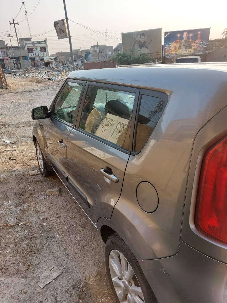 السلام عليكم (مكلف بالنشر )
كيا صول 2013
(امريكي ) ضربتها كلش حلوه ، بالهوك فقط ايرباكات طاكه بيها : سياره ليبل واحد : مكفوله من كلشي 
مابيها اي قطعة صبغ : مواصفات عاديه 
صور الحادث موجده
سياره نضيفه كلش ما متعوبه 
استفسار اتصال : ***********
مكانها بابل الحله
