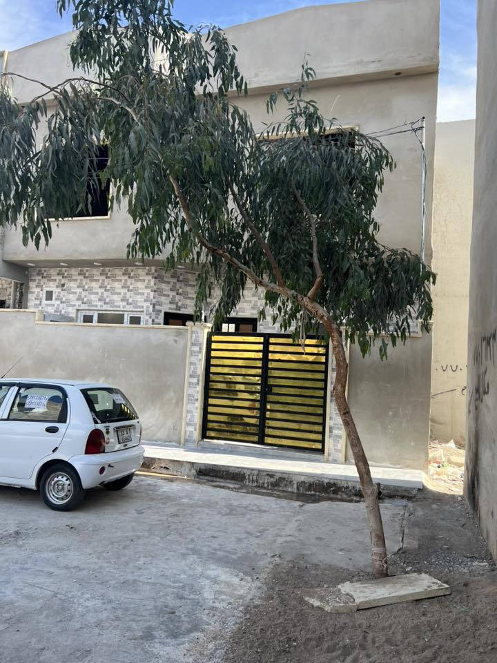 السلام عليكم 
العقار للبيع 
مدخل فلسطين ال ٩٥ جمعية الفلاحين ملك صرف 
قرار ٢٥ 
طابقين يتكون من ٦ غرف نوم وهول واستقبال ومطبخ 
ومناور عدد ٢ 
المساحة ١٣٠ متر الواجهة ١٠ أمتار 
البيت مؤثث بالكامل 
الطابق الثاني ماكامل 
أي استفسار الاتصال على الأرقام
***********
***********
