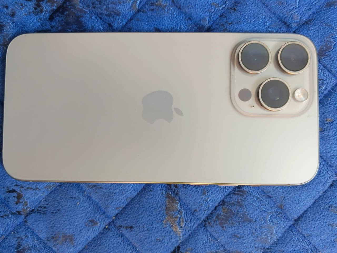 سلام عليكم ايفون 15 برو ماكس ٢٥٦ بطاريه ٨٦ مبدلل شاشه اصليه شرط لفحص سعر ٨٥٠ بي مجال حك جيه 
***********
