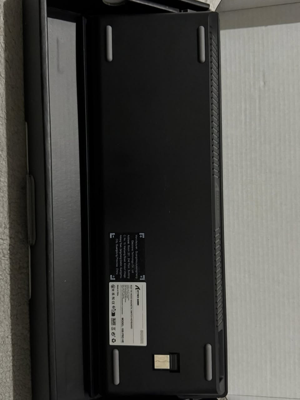 Keyboard:

ATTACK SHARK X68 PRO HE Wireless + Wire جدید

� معلومات أساسية

 • الموديل: X68 PRO HE

 • نوع السويتش: مغناطيسي (Hall Effect)

 • Hot-Swap: ✅ تگدر تبدل السويتشات

 • الكيكابس: PBT دبل شوت (ما تبهت)

 • الهيكل: ألمنيوم CNC قوي

� البطارية:5000mAh🔋

� الحجم والوزن

 • الوزن: 780 غرام

 • الحجم: 32.5 × 11 × 4 سم

✔️ سرعة 8000Hz

✔️ Rapid Trigger 0.005mm

✔️ واير + وايرلس

✔️ سويتش مغناطيسي

✔️ تفعيل قابل للتعديل

اللون: أسود

سعر:٧٠ الف


**إذا كنت صاحب هذا الإعلان وتريد حذفه لأي سبب، رجاءا أرسل رسالة إلى الدعم الفني**