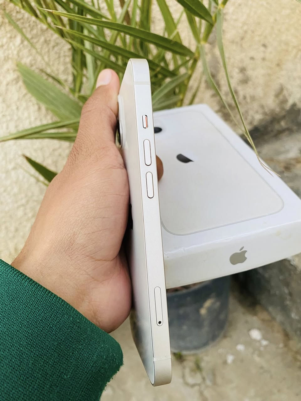 ايفون 13 عادي ذاكرة 128 بطارية 66 صرفه كلش زين نظافه 100% ممفتوح بلادي كامل ملحقات كارتون + كيبل اصلي + 10 كفرات ويا السعر 340 قفل مكاني بغداد ابو غريب ***********
