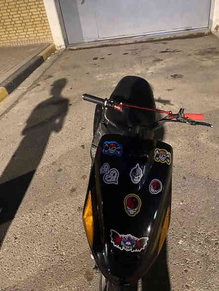 سلام عليكم. 
دراجةة فراشةة نثيةة 
محرك 140
حربيةة. كزوز رياضي FM
كهربائيات كاملاه. 
كفرات كاملاا دراجةة مفتوحةة كلجات بالةة دراجةة نضيفةة وحلوةة. 
نقصهاا باتري ودكم. 
مكاني البصرة القبلة. السعر 250قفل مرواس بشحن شعندك نزل.
  رقمي ***********.
رقمي الثاني ***********.
