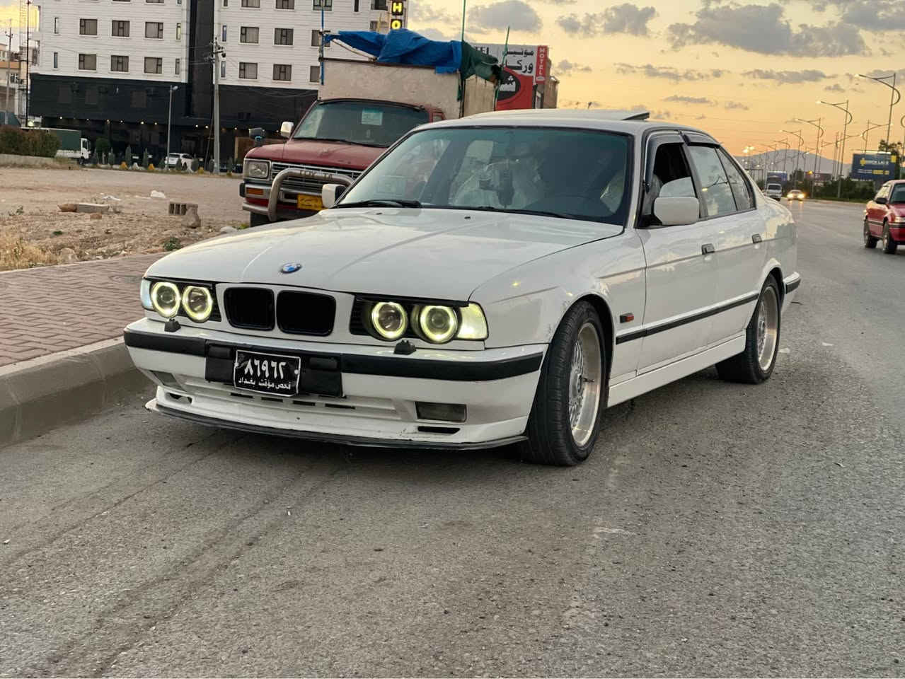 Bmw520تازەمەكینەیم بۆ گۆڕیوە مەكینەی ئەروپیە بە شەرتی چركە 

نرخ : ***********

گێڕ عادیە سڵایتە تەبریت لە سەر سویچە 
داعمی نیە هەیكەلی تا بڵێی جوانە 
ئاڕمی پلاستیكی سلێمانیە 
كارەبای گشت گیانی ئیش ئەكات

شوێن سلێمانی ڕاپەڕین السليمانية, العراق
