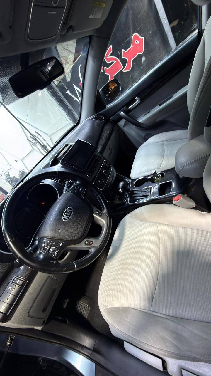 السلام عليكم حبايب 
عندي سورنتو ااامريكي موديل ٢٠١٤ 
حاااادثهة فقط البنيد وطخة جداا بسيطة 
مواصفااات محرك GDI  اربعة سلندر 
فور ويل 
بردات خلفية 
كامرة وحساسات خلفية 
تحكمات ستيرن وغيرهة من لمواصفات 
الملاحظات لموجودة بيهة 
بنيد +دعامية صبغ فقططط
يوجد بارد تقريبا ثلاث قطع صغار جدا 
الشغلة الزينة بيهة 😉
كير شادة جديد مال حاوية 
صدر جدا جديد
تايرات تخم 
السعر المطلوب ١٣٣ واتوقع ماكو هيج سعر 
مكان السيارة بغداد الرصافة
الاتصال ***********
رقم بغداد الجديد
