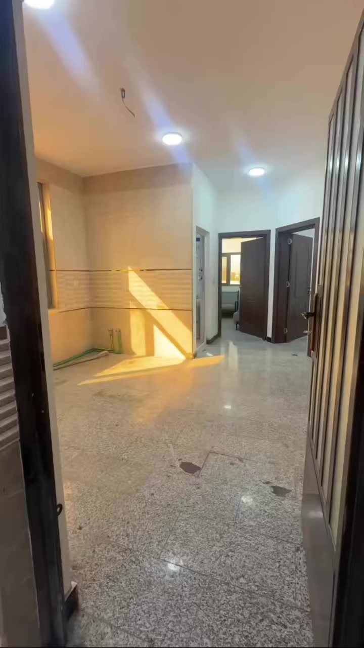 ‏شقة طابق ثاني للايجار ✔️

شقة تحتوي على غرفتين نوم وصاله وخدماتها الصحيه ..

ايجارها 700 الف دينار شقة جديدة جاهزة للسكن 

للطلاب والعوائل والموظفين .💎

الموقع ➡️ حي حطين نفق الشرطة 

للتواصل مع المروج العقاري / 

مصطفى المُختاࢪ ✅ ***********
