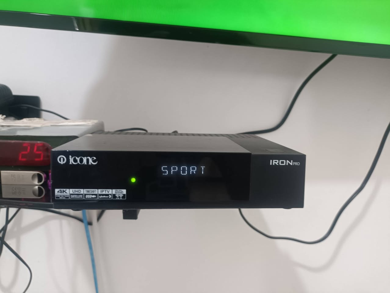 سلام عليكم. جهاز ايكون ايرون برو نضيف جدااا للبيع ريموت جديد كامل ملحقات ماعده كارتون سعر 140العنوان بصره رقم الهاتف ***********اتصل تدلل
