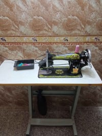 مكينة خياطة • مع الميز • قضاء المدينه