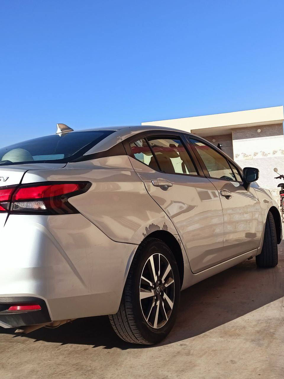 للبيع فيرسا 21 معوقين ديالى  بعد الهة سنة ونص وتفك ضرر خلفي سيارة مرتبة السعر 108 الرقم ***********
