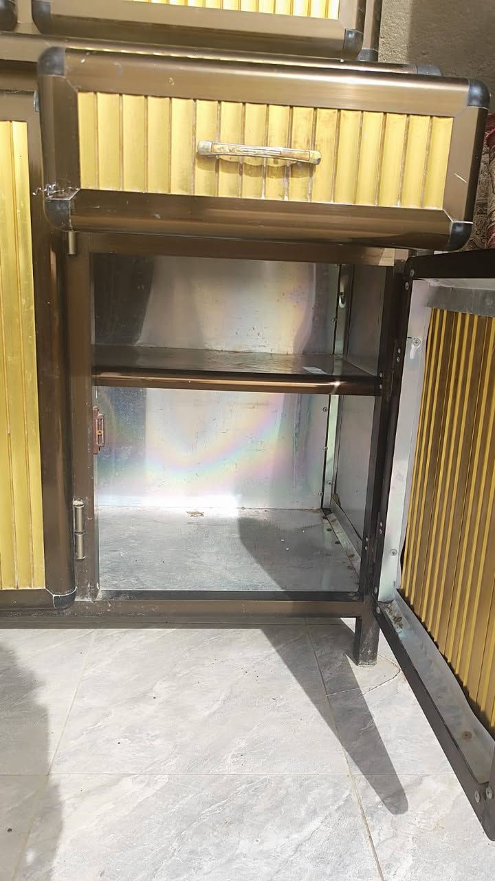 السلام عليكم
للبيع كاونتر مع ملحق مع سنك العنوان الرفاعي شارع ابو الماش للاستفسار اكثر الاتصال على رقم ***********
