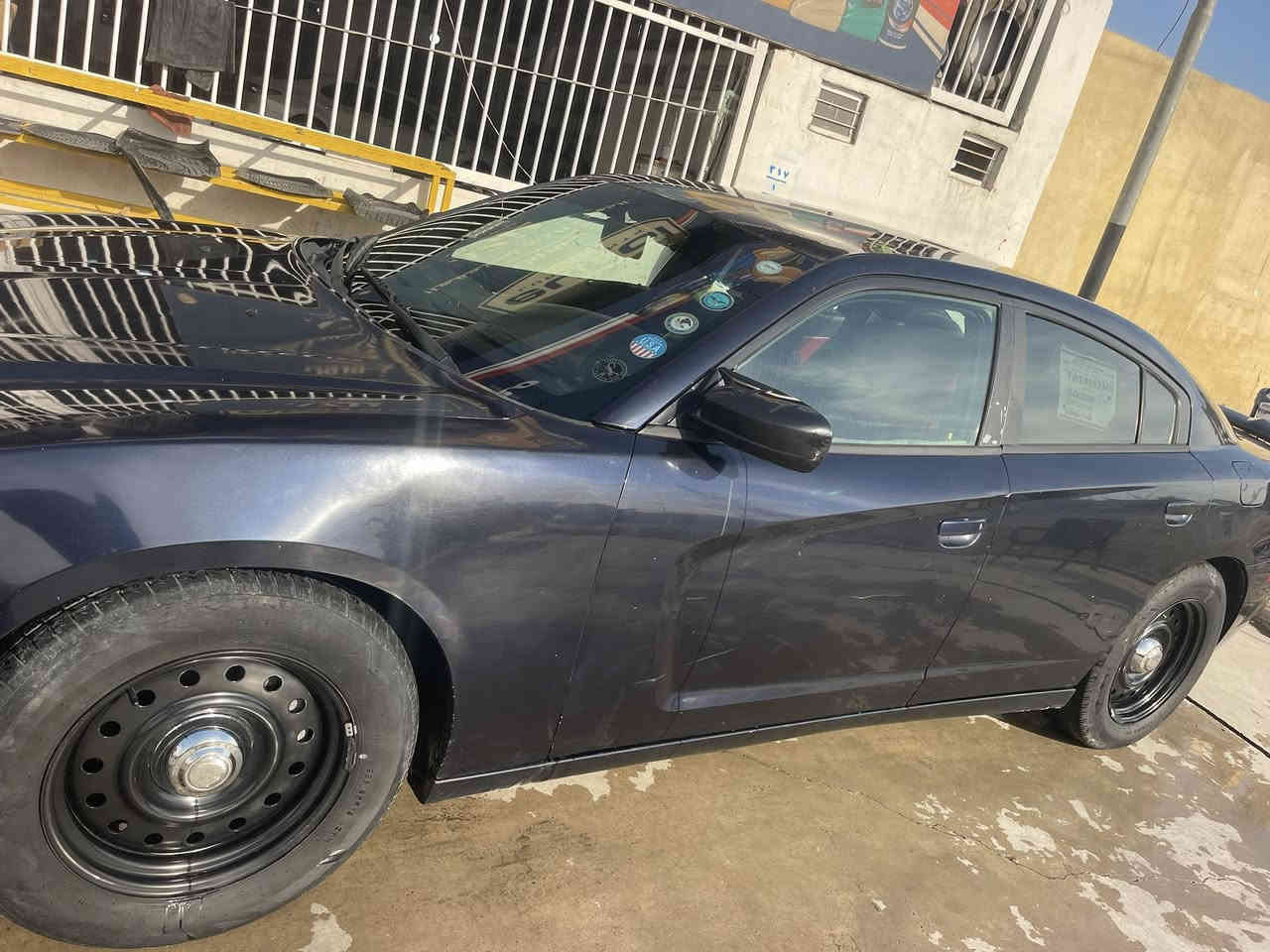 سلام عليكم  جارجرموديل ١٢ للبيع   لون نيلي   رقم أربيل جديد سنويه. جديده هزه في ديده تحويل ثاني يوم كير محرك اكسل صدر امامي خلفي كله جديد مكفوله مكفوله من حادث بيها فقط بنيل مصبوغ وباب خلف السائق مبدله فقط بدون حادث مكان سياره بغداد سعرها 135 وبيها مجال ***********
