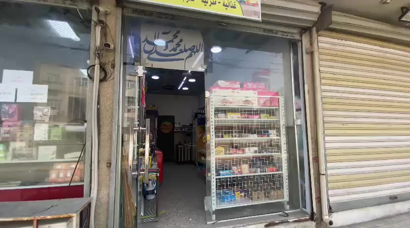 اسواق اللبيع ثلاث برادات عاموديه ومجمده سطحيه ورفوف وميز وغراض منزليه ***********
