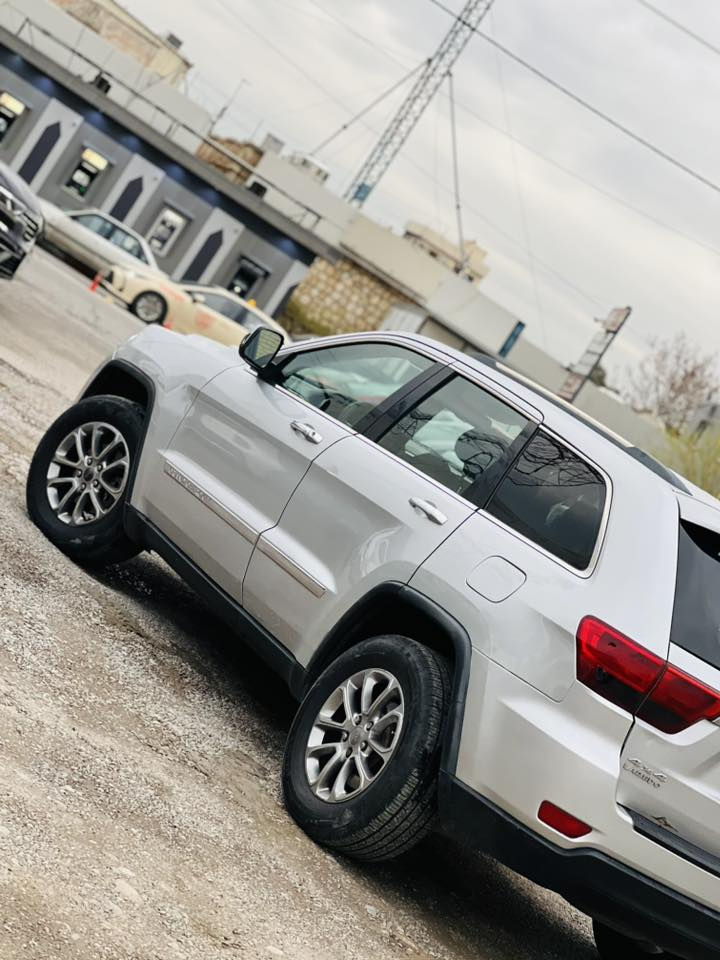 Jeep Laredo 2012
دووپەلە بۆیاغی هەیە ساغ
چوار مۆدی لێخورینی هەیە
سوکان ڤۆلیۆم 
تەبرید مەرکەزی 
کوشین کارەبای
پێش و دوای حەساس 
هەمووگیانی لەسەرشەریکە مایتەوە
رەقەم و سنەوی پلاستیکی لەگەلە 
كێشەی مەدەنی مالی مەدەنی بەشەرت
گێرومەکینەوکارەبای دەعامی بۆ دەعامی بەشەرت .
شوین هەولێر
سعر 90 وەرەقە و مەجال
بۆ زانیاری زیاتر نامە بنێرن لە خزمەتدام .


**إذا كنت صاحب هذا الإعلان وتريد حذفه لأي سبب، رجاءا أرسل رسالة إلى الدعم الفني**
