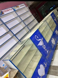١٠ رفوف • ارتفاع ٢٥٠ سم • باترينات ٢