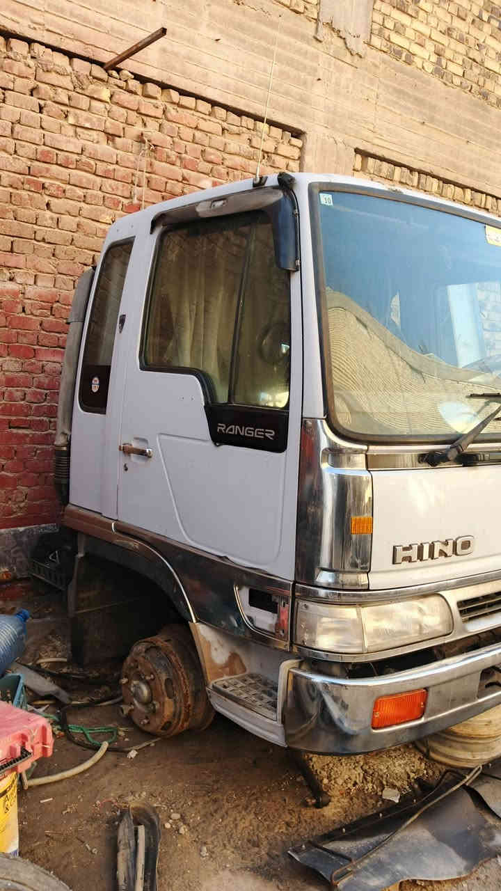 السلام عليكم ورحمه الله وبركاته
قماره هينو انكر لون بلادي سستم ستيل اصلي محوره وكامله ب٥٥ وبيها مجال مكان حله شارع 80 استفسار ***********
