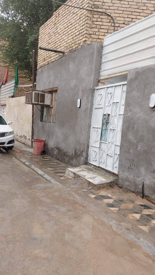 السلام عليكم...
دار سكن للبيع المساحه ١٠٠م امامي طابق واحد بناء متوسط قابل للسكن.
العنوان سومر شارع السايدين مقابيل محلات البلديه الجدد.
محتوى الدار: استقبال * صاله * غرفه * مطبخ * صحيات داخليه وخارجيه * طارمه 

السعر جداً مناسب جوه السوق ١١٠ مليون وبي مجال بيع مستعجل.
----------------------------------------
للإستفسار أكثر زياره مكتب ديار الهلالي للعقارات الواقع في حي العسكري شارع المدارس قرب مدرسه عمار بن ياسر.
رقم الهاتف ***********
