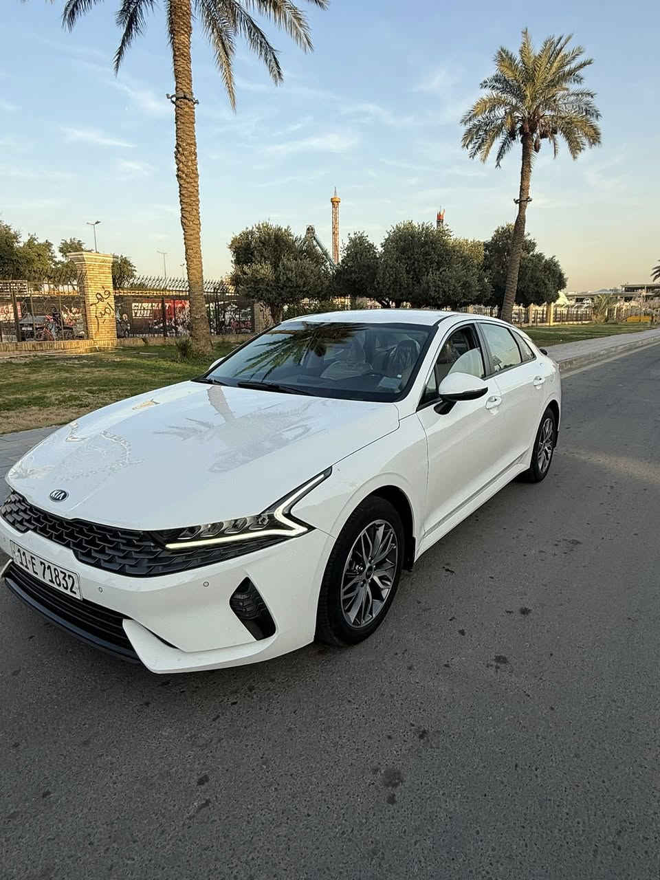 K5
موديل 2021 خليجي 
ضمان وكالة الدولية العراقيه
ماشيه 65 الف
محرك 2000 دوش 
تبريد قطعتين 
داخل ابيض 
ويل فراشه
حساسات امامي خلفي 
مود درايف 4 وضعيات قياده 
مري شفط 
اشاير بالمري 
السياره جديده جدا و مغلفه كلها من الشركة و نايلون الشركة بعده بيه 
بيه حالوب كلش بسيط بالقماره و الباقي مكفول و بيه بارد بسيط بالباب 
السعر 185 وبيه مجال مكاني بغداد 
***********
