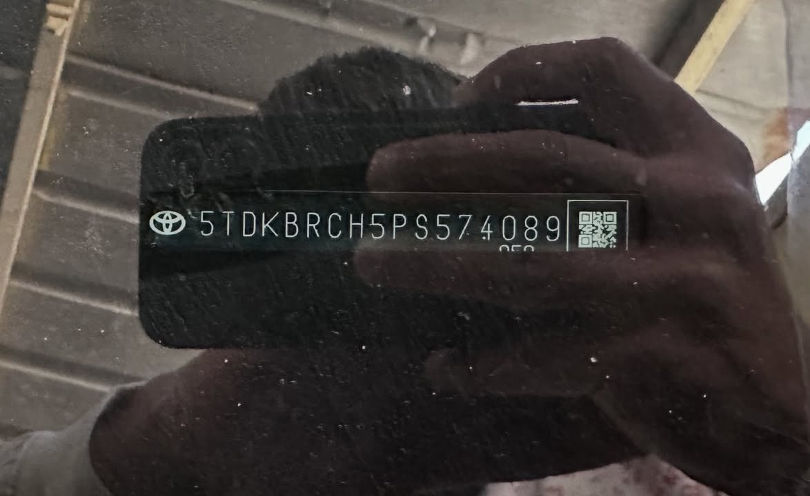 السلام عليكم اللبيع هايلندر لون حبري هايبرد موديل 2023  XLE
بيها جامرلغ وبونيد مبدل بلادي بدون دواخل  ايرباك ما طاك ولا واحد 

السيارة ماشية 40 الف 

 خابر او راسل الصفحة وتدلل *********** 

السيارة موجودة كركوك حويجة 

السيارة مسجله بأسمي رقم كركوك تحويل ثاني يوم
