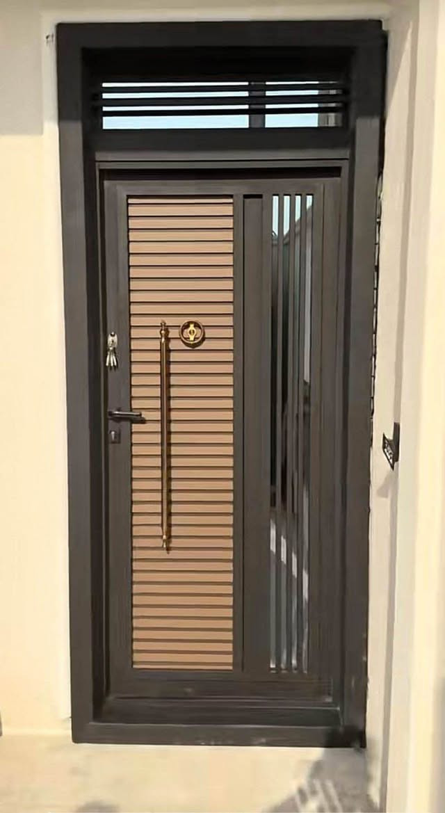 معمل حدادة الاخوين لعمل الأبواب و الشبابيك والمحجرات والسقائف وكافة أعمال الحداده أحدث النقوش والحديد الثقيل الهاتف*********** انسب الاسعار وكافت النقشات ملاحظه (25الف كرسته وعمل المتر الواحد السقيفه صطح البصرة, العراق
