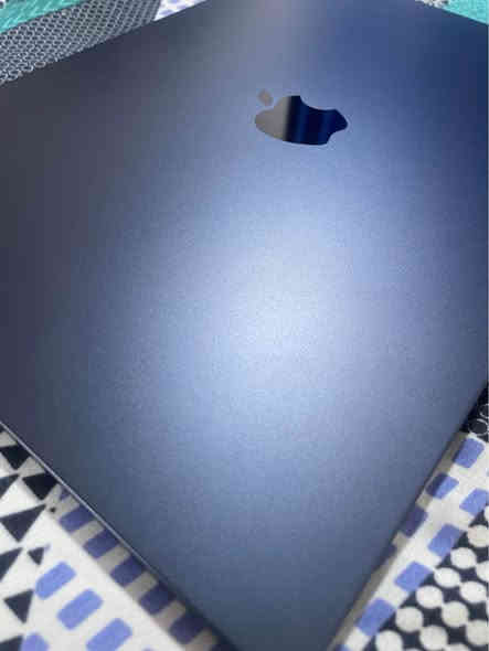 ماكو هيج سعر وهيج نظافة

macbook air 15-inch m3 (midnight color)

للبيع بسعر  1,700,000
الجهاز نظيف جدا ومصارله كم شهر أخذته وبسبب ظرف طارئ ارد أبيعه

المواصفات :
البطارية: ١٠٠٪؜
 8-core cpu 
10-core gpu
24GB ram
512GB SSD

المكان: كربلاء المقدسة
*********** كربلاء
