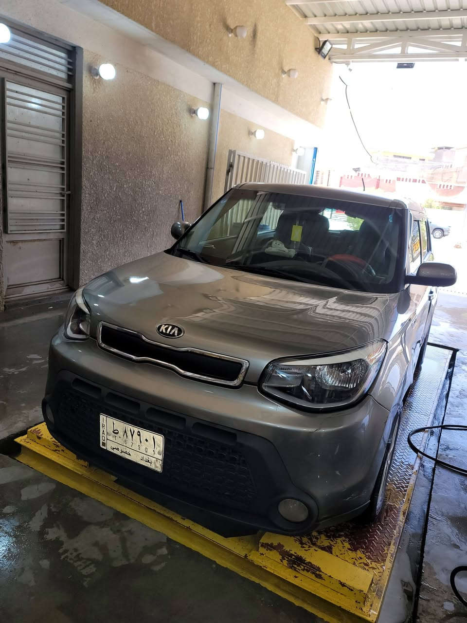 السلام عليكم 
كيا صول للبيع وارد امريكي 
موديل 15
كير ومحركها 1600 شرط
تبريد شغال تخم تاير صدرها كله جديد
السياره مامتعوبه ماشيه 100 الف
السياره صبغها جه وحده ابيعلك حزام 
شرط بدون اي دواخل لاتكم ولا قماره صابغها
 سعره مناسب
مكاني بغداد البلديات 
***********
