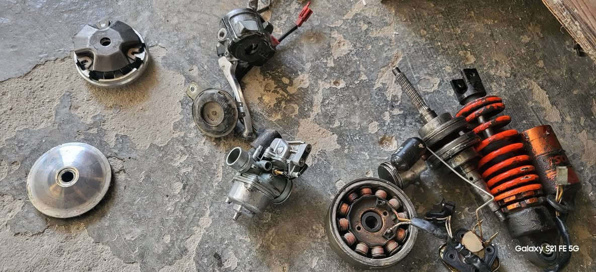 عليكم 
اغراض دراجه ٦٠ بطه 
شتحتاج موجود 
ويل مع تاير خلفي سعره ١٥ الف
كابريتر شغال سعره ٧٠٠٠الف
كشن مع الحاضن سعره ١٠ الف
روله جديده سعرها ١٥ الف
هورن ابلاش
يده ابريك كامله سعرها ٦ الف
اكلج جديد سعره ٨ الف
حاضن امامي سعره ٥ الف
حاظن امامي سعره ٦ الف
ترايش صفحات يمنه مع يسره سعرهن ٨ الف
مكاني بغداد حي البتول 
***********
