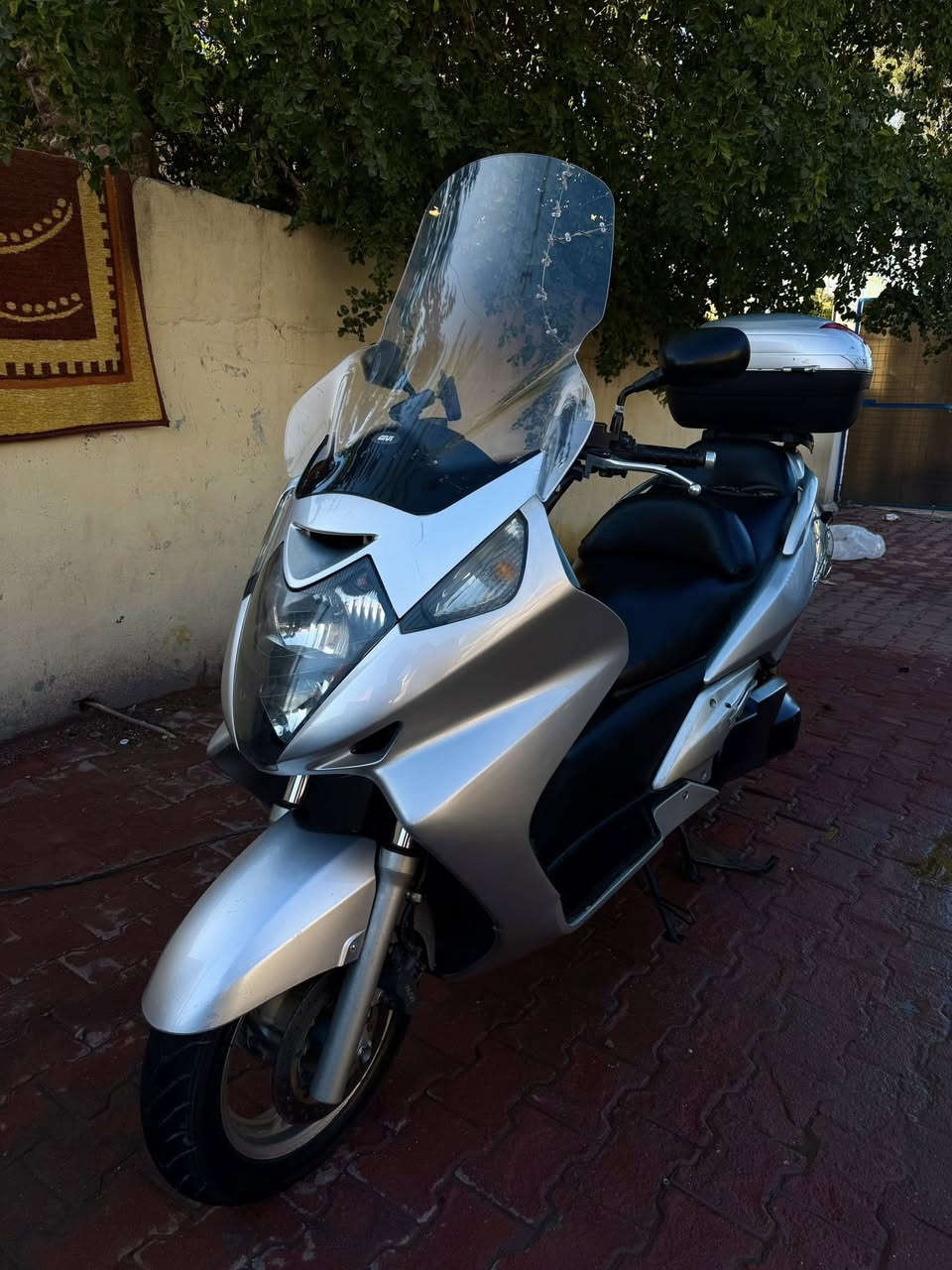 سلام عليكم سلفر ونج 600 جديدة حييل مكفولة برغي ممفتوح بل محرك تخم تاير جديد جنطه كامله مابيه نقص السعر 22 وبيه مجال للشراي مكاني بغداد الحسينية مال الشعب التواصل عل هذا الرقم ***********
