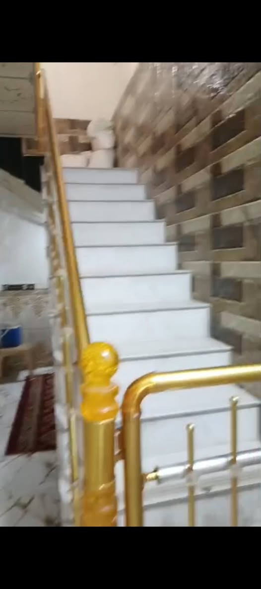بيت للبيع طابو زراعي إقرار محكمه مشمول بالتطويب (( عالتبلط مباشره )) 
مساحته مئه متر + هيكل بصفه مئه متر سعر البيت (( ٤٢ )) مليون بي مجال والهيكل فقط غرفه سعره (( ٢٠ )) مليون بي مجال // البيت موقعه كوفه طريق متنزه جنات الكوفه وتطلع كبل // البيت بناء طابوق بناء، درجه أولى صب الأساس والسقف صب  كونكريت يتكون من غرفه واستقبال وصاله وصحيات ومطبخ السطح مطبك وكامل ((مكلف بالنشر)) للاستفسار الاتصال على الرقم (( ***********  ))   صاحب الدار

