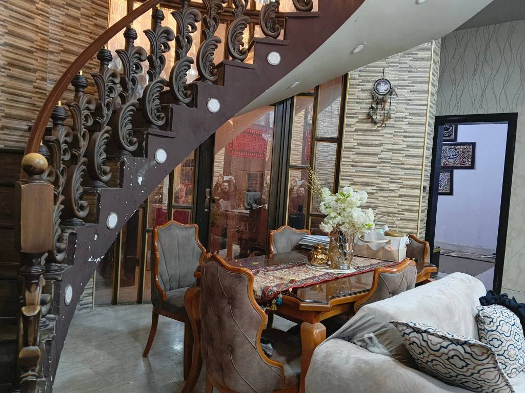 بيت طابو صرف بسمنه في حي الوفاء تقاطع الميلاد بيت حرف T كبالك فرع رابع بيت عن شارع العام مساحه 200 متر 3 طوابق يحتوي على 6غرف اودوانيه صاله حبيره 6حمامات اوتواليت بيت جاهز من كلشي طابق ثالث على طول بيت مخزنين مسكوف كامل عنوان حي الوفاء تقاطع الميلاد *********** كربلاء, العراق
