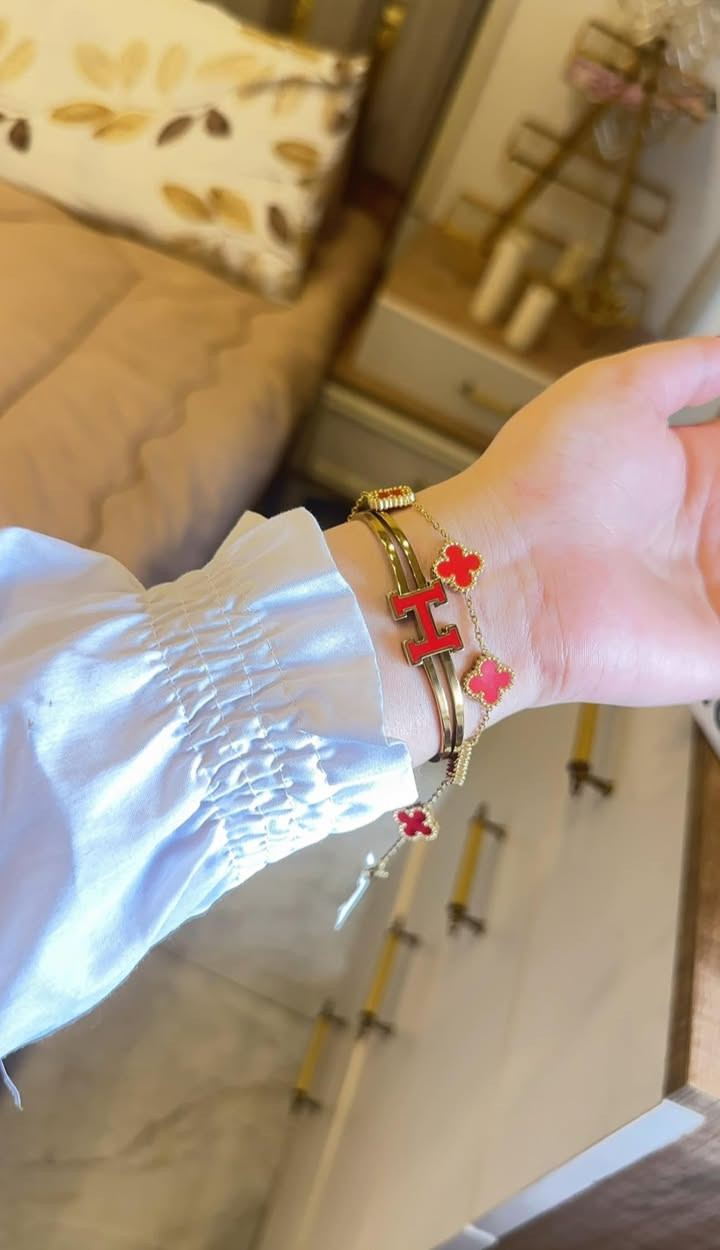 مجموعه اساور ستانلس ستيل ✨
مع ڤان كليڤ وهرمز متوفر بيع جملة 
بسعر مناسب 
مع تصوير فيدوهات وصور الخاص  بينا مجاني ..
للاستفسار مراسلتنا 🤍


**إذا كنت صاحب هذا الإعلان وتريد حذفه لأي سبب، رجاءا أرسل رسالة إلى الدعم الفني**