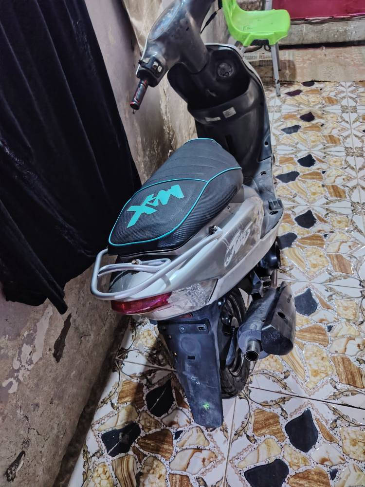 السلام عليكم عليكم دراجة ماكس حاويه اقل الشهرين من خذته كهربائيات كلها شغاله نكره سلف كفارتها ختم واحد الشراي هاذه رقمي *********** سعرها ٧٥٠ الف
