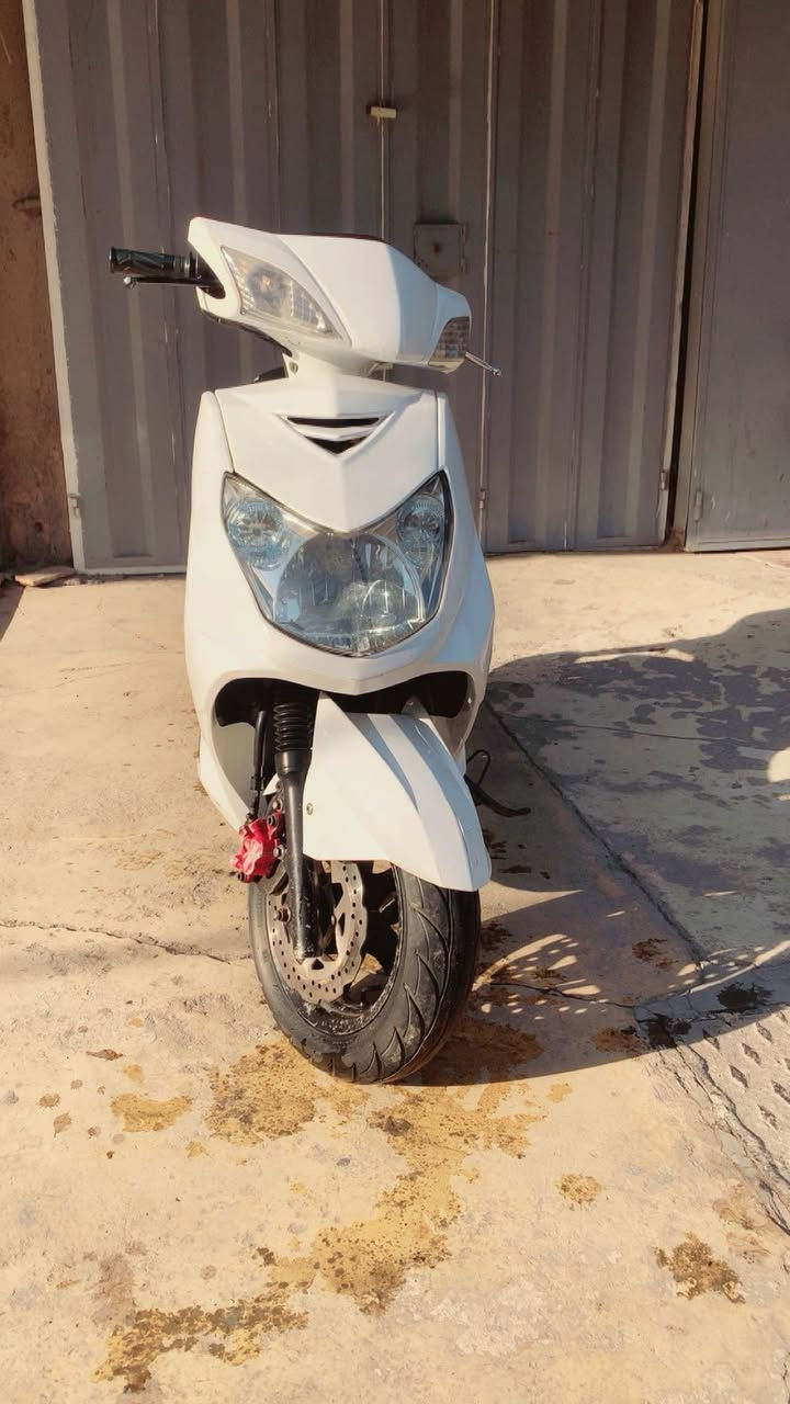 سلام عليكم شباب سكنس للبيع دراجة جديده مرتبه شلعه معدل سعر 850 وبيها مجال مكان كراده رقم ***********
